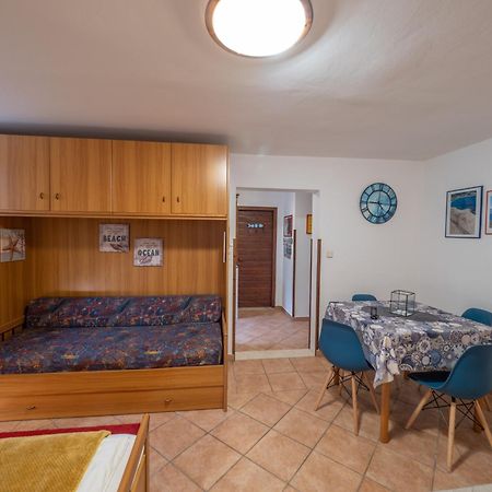 Apartments Zlatko & Mira Dorcic Baška Стая снимка